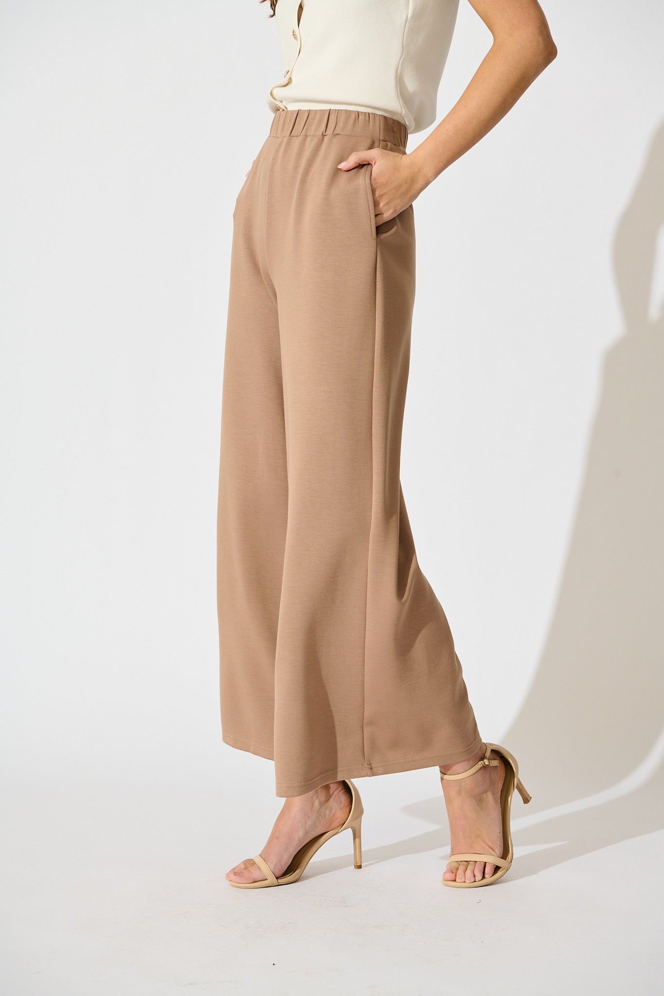 Jeannette Pant in Camel