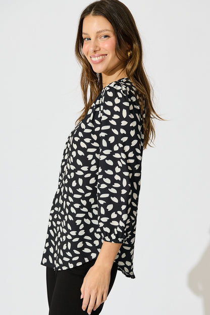 Viviani Zip Top in Black and White Leaf