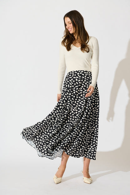 Brandsy Maxi Skirt in Black with White Leaf