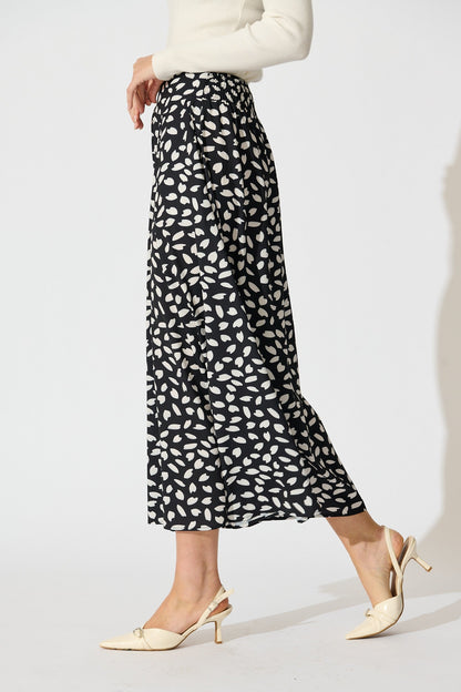 Brandsy Maxi Skirt in Black with White Leaf