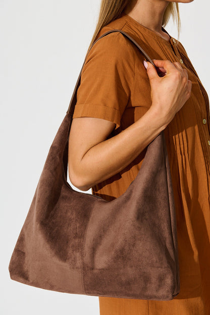 Corry Shoulder Bag in Chocolate Suedette