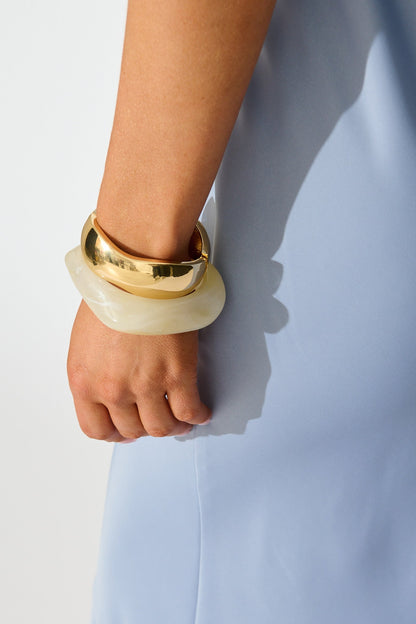 Andrea Irregular Round Bangle in Beige Resin