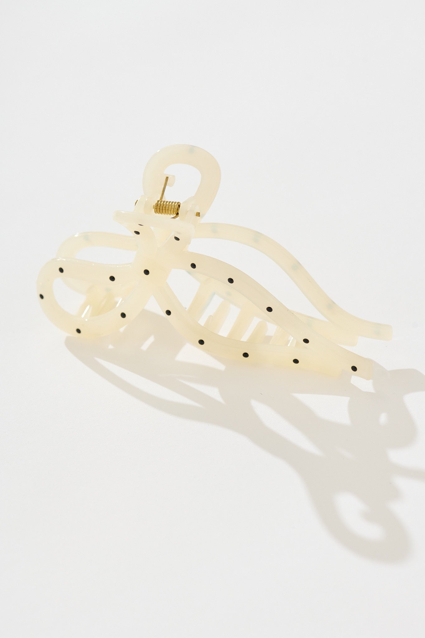 Tary Hair Claw in White With Black Polkadot