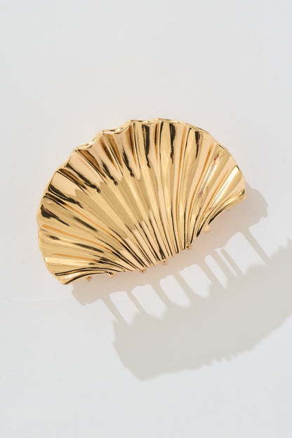 Shella Ribbed Metal Shell Claw Clip in Gold