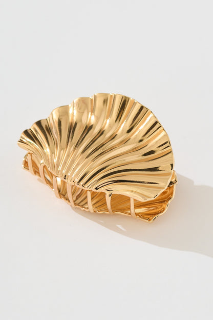 Shella Ribbed Metal Shell Claw Clip in Gold