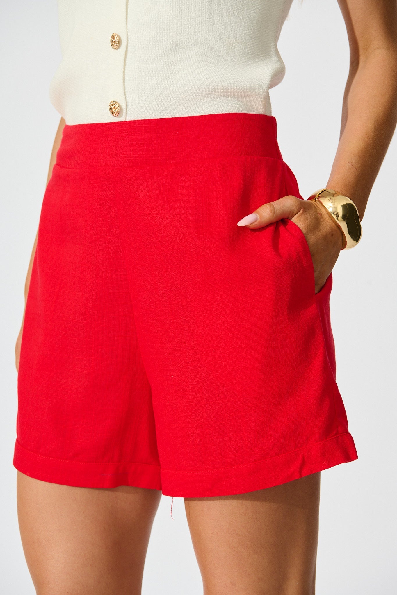 Sizzle Short in Red Linen Blend