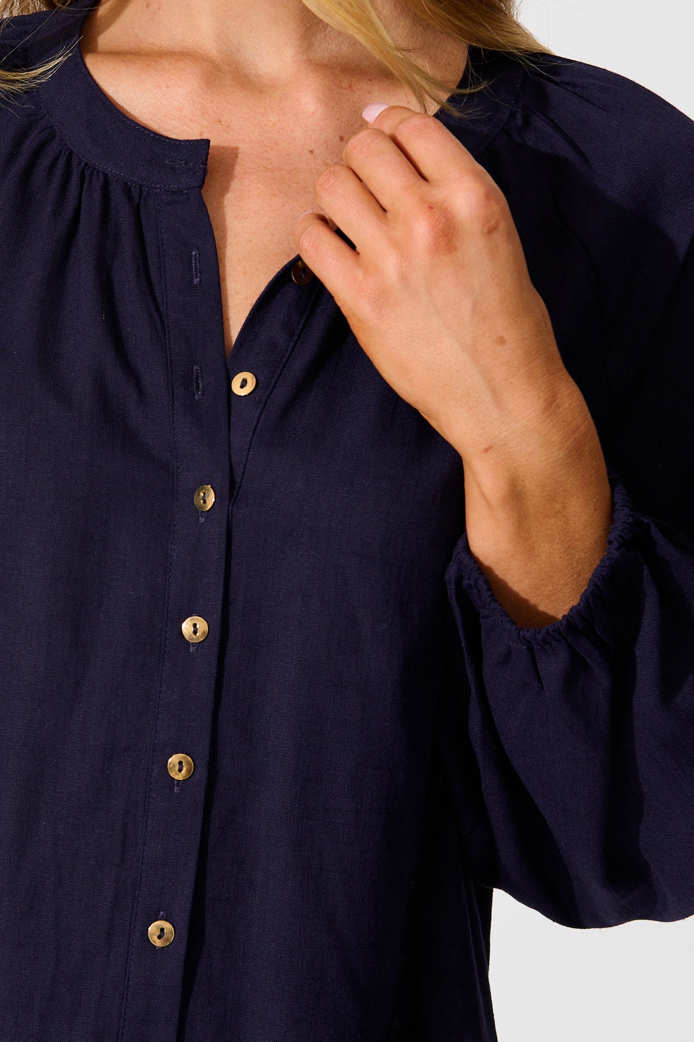 Island Whisperer Top in Navy Linen Blend