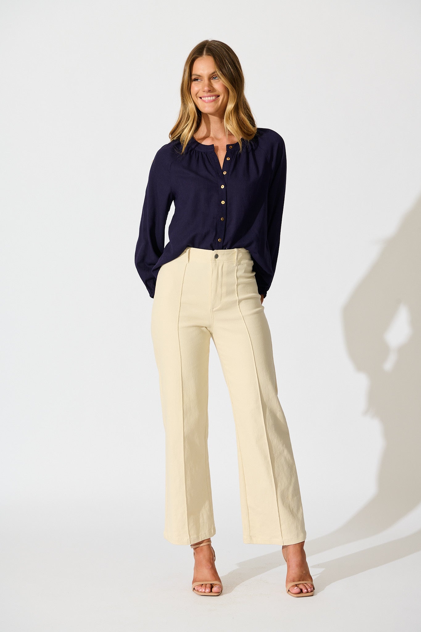 Island Whisperer Top in Navy Linen Blend