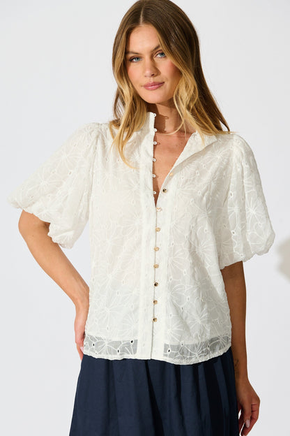 Soft Horizon Top in White Floral Broderie