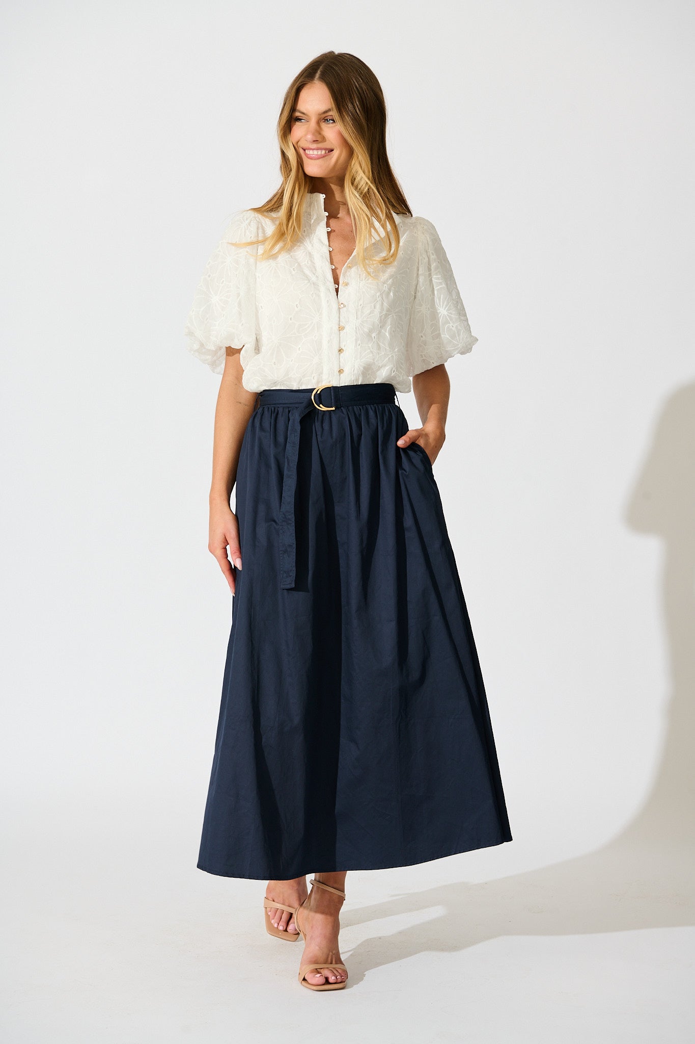 Soft Horizon Top in White Floral Broderie