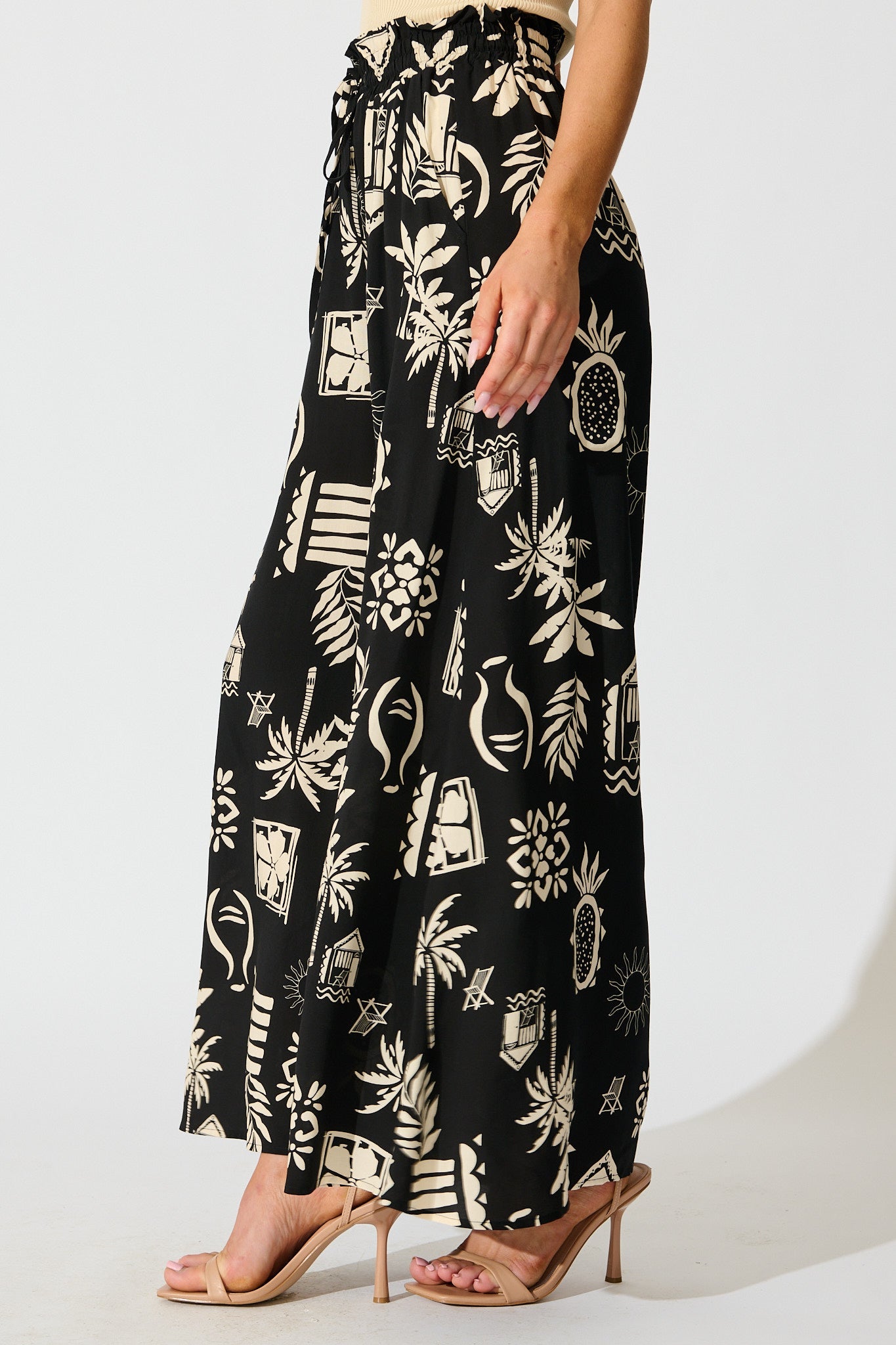 Lune Wide Leg Pant In Black Palm Print