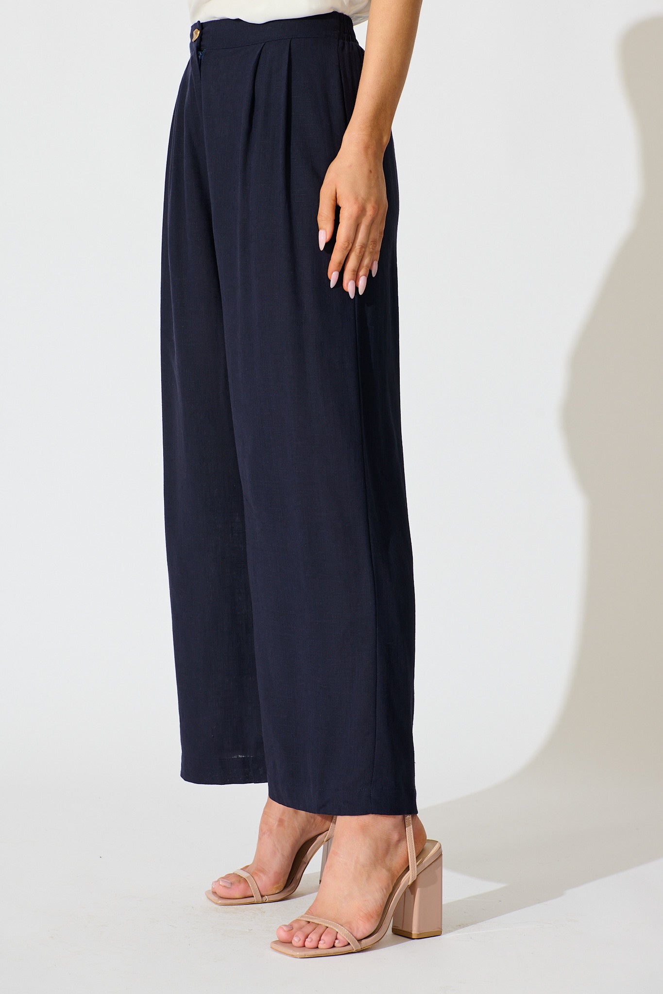 Refined Ease Pant in Navy Linen Blend