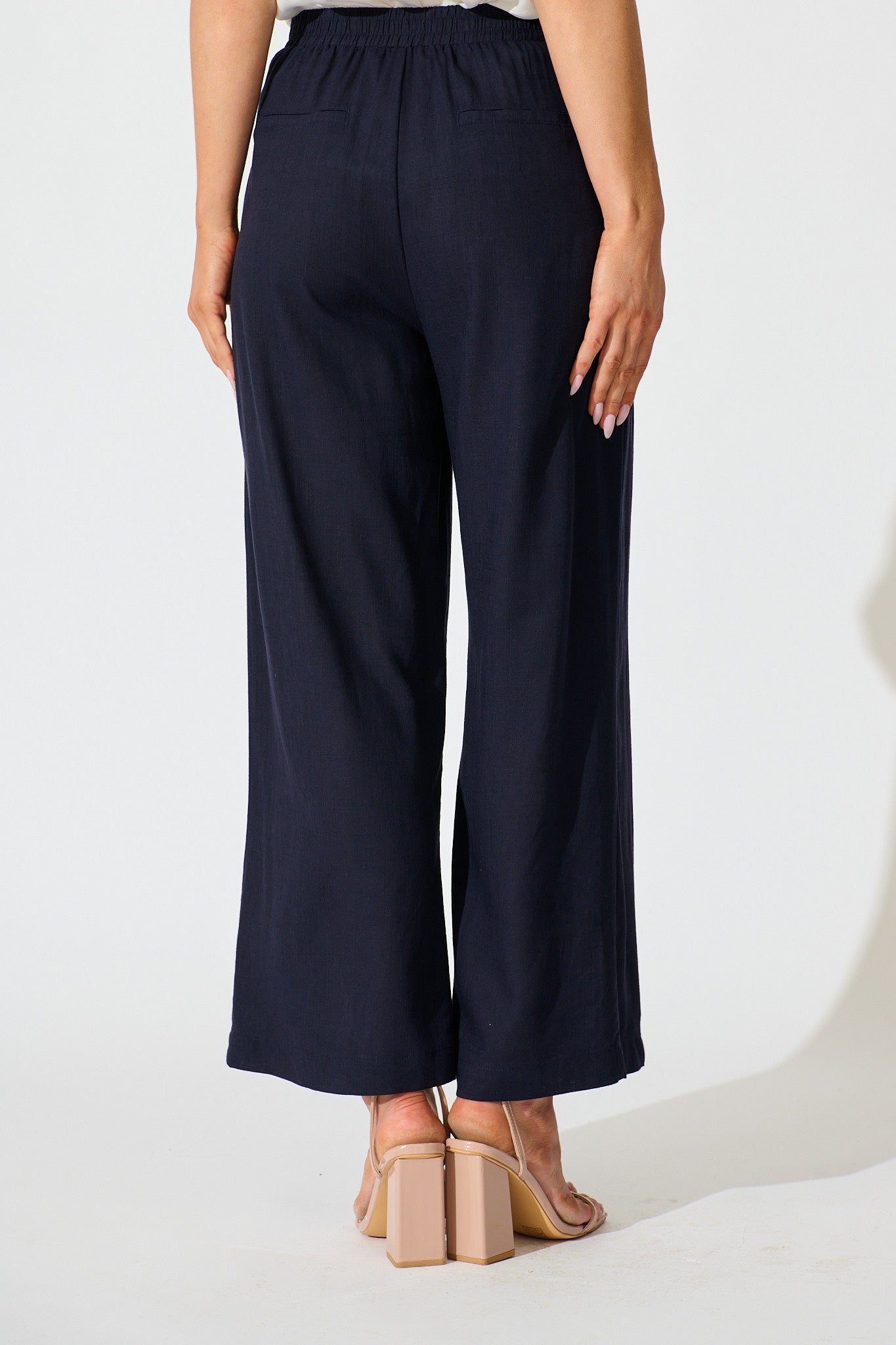 Refined Ease Pant in Navy Linen Blend