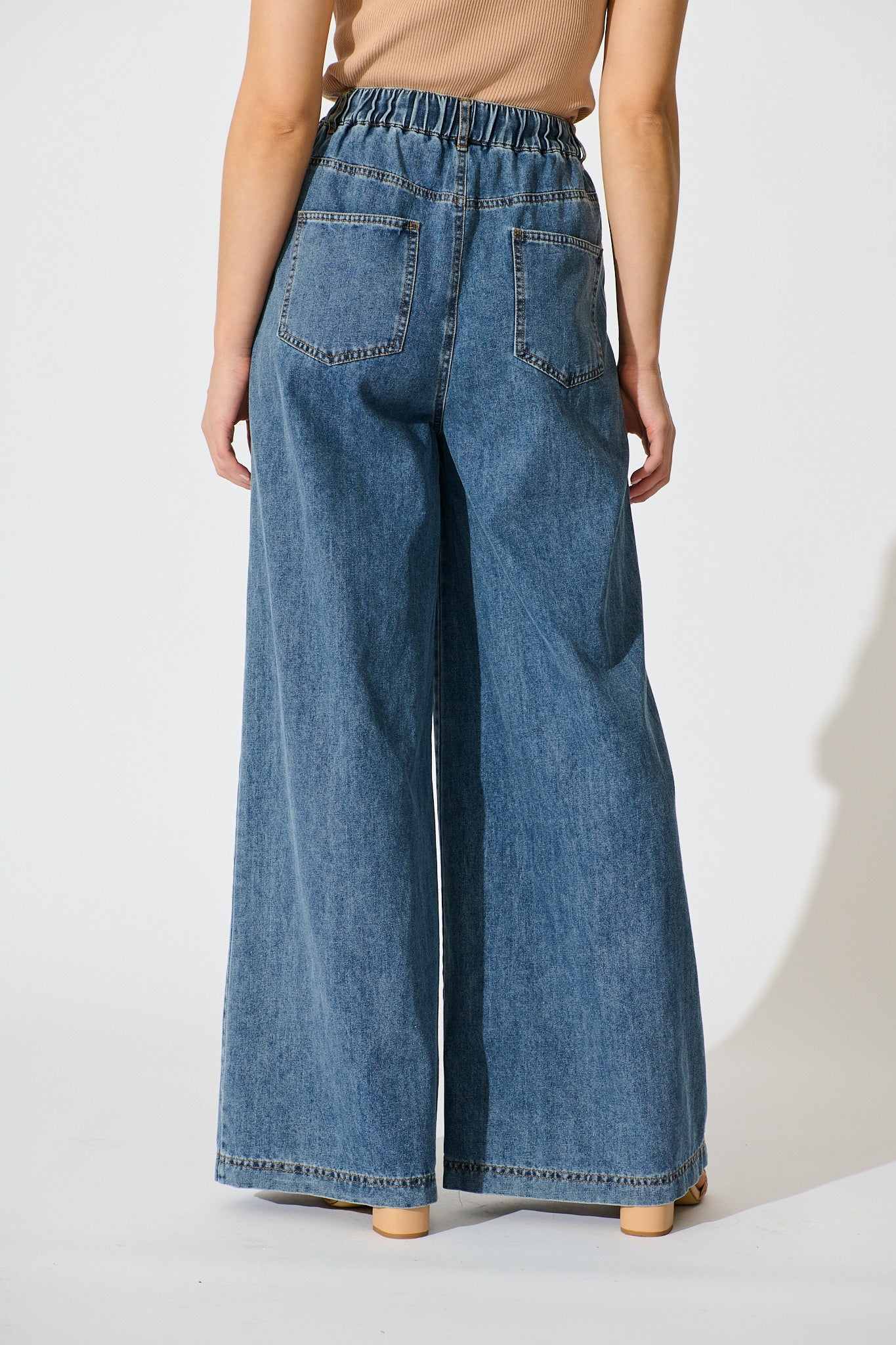 Leocadia High Rise Jean in Light Blue Denim