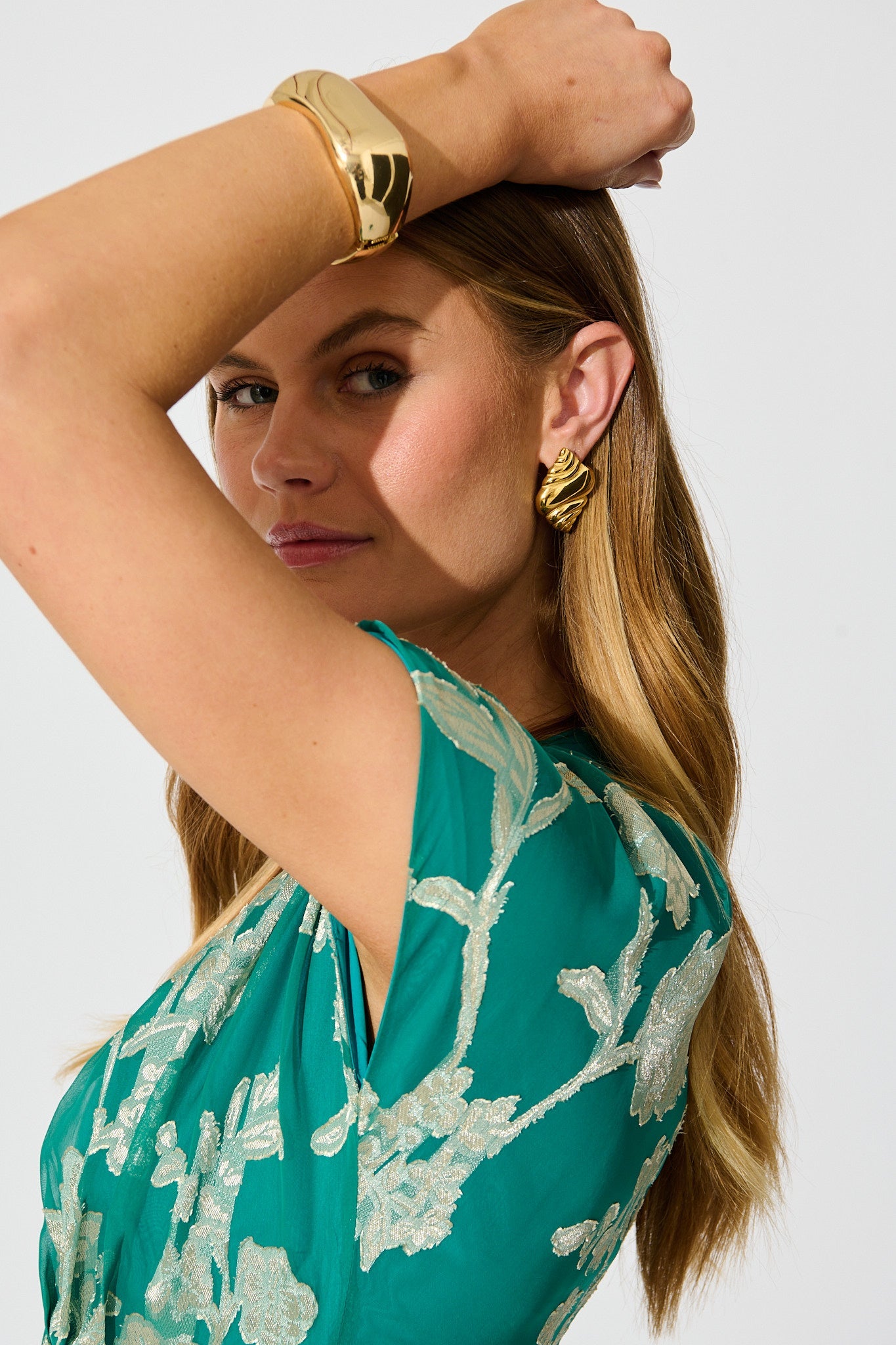 Annie Irregular Round Bangle in Gold