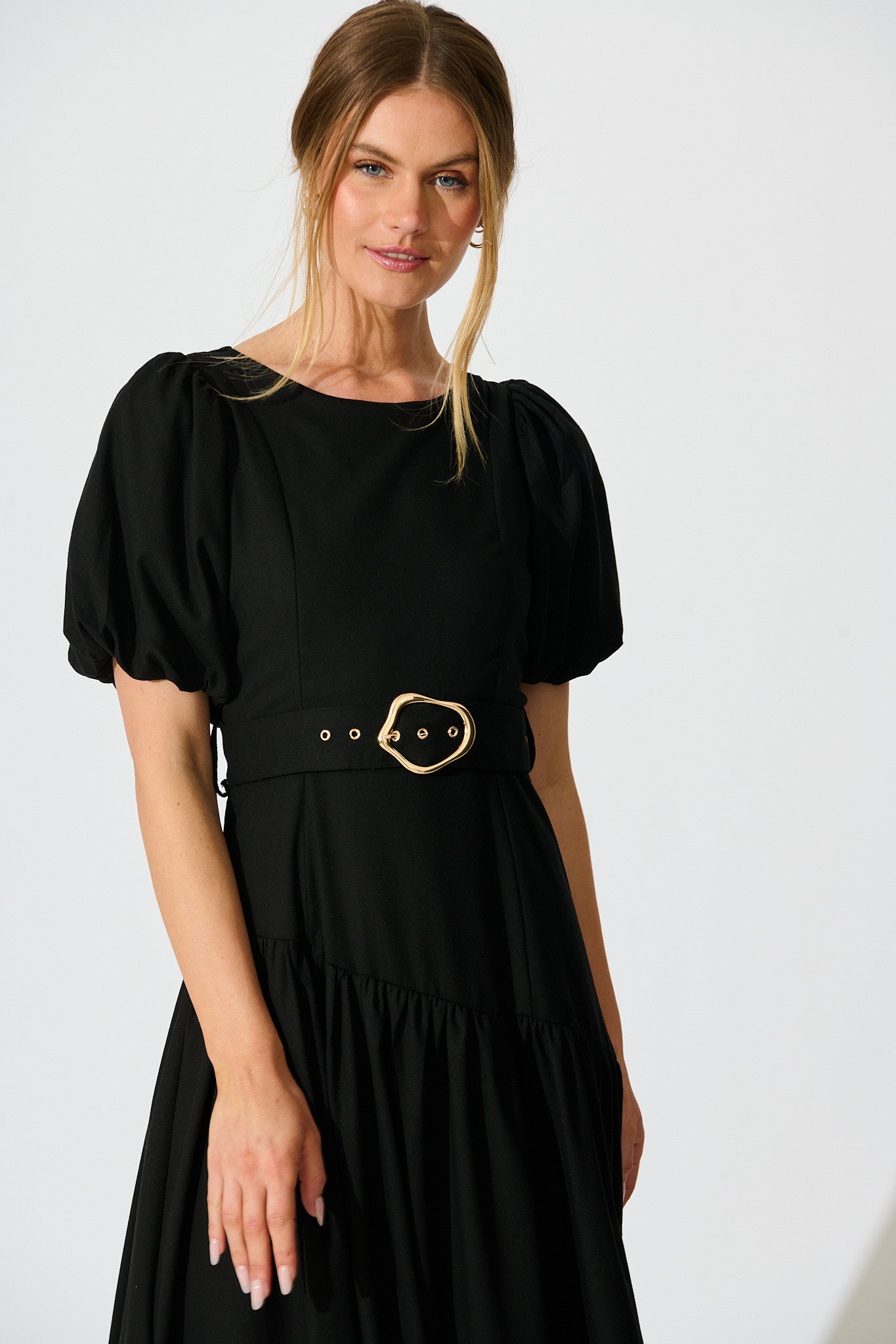 Isleen Maxi Dress in Black Linen Blend