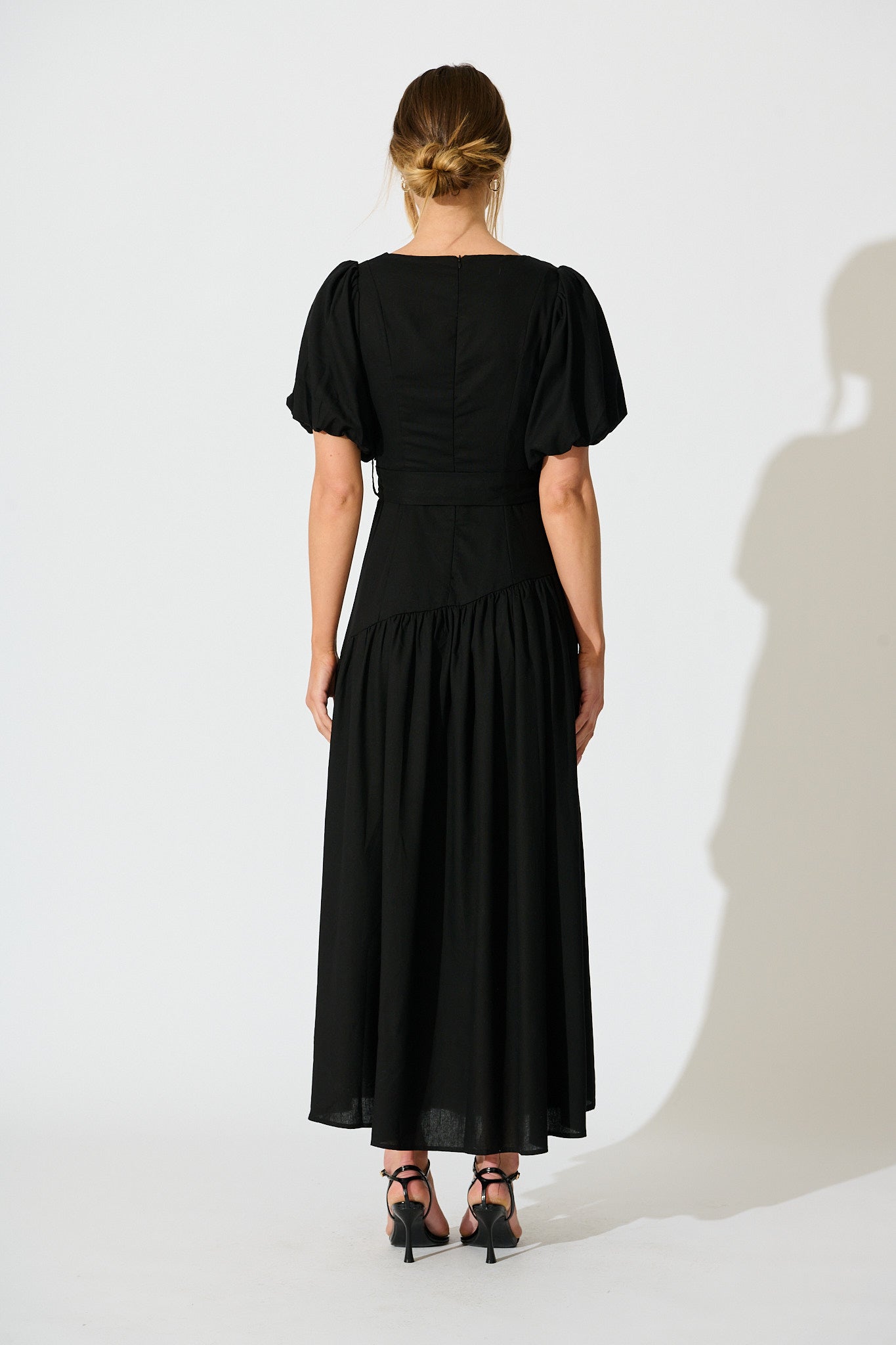 Isleen Maxi Dress in Black Linen Blend